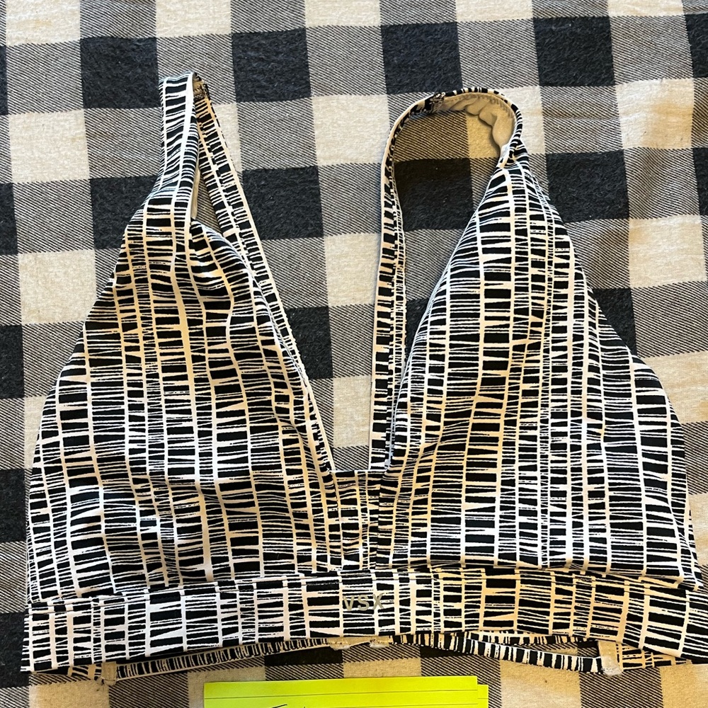 VS sports bra size M